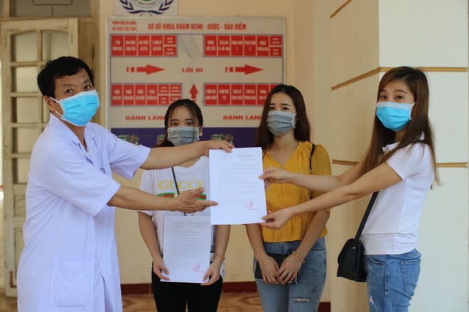 2 nữ bệnh nhân tại Hà Tĩnh nhiễm COVID-19 xuất viện sau 3 lần âm tính - Ảnh 1.