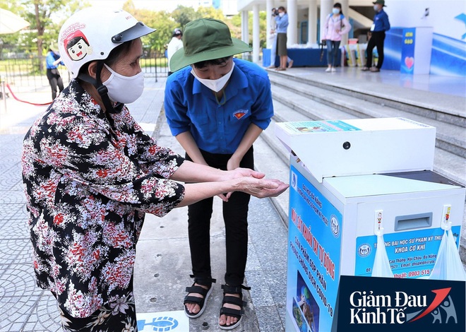 SCMP: Xuất hiện bệnh nhân Covid-19 siêu lây nhiễm, thành phố 10 triệu dân có nguy cơ phong tỏa - Ảnh 2.