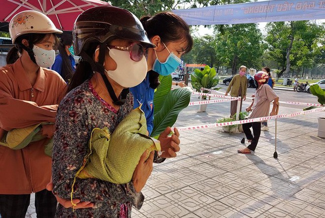 ATM gạo nghĩa tình ở Quảng Nam giữa mùa COVID - 19 - Ảnh 1.