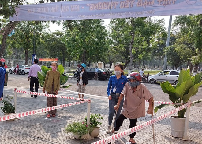 ATM gạo nghĩa tình ở Quảng Nam giữa mùa COVID - 19 - Ảnh 3.