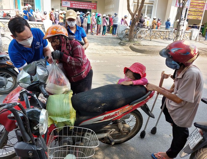 ATM gạo nghĩa tình ở Quảng Nam giữa mùa COVID - 19 - Ảnh 8.