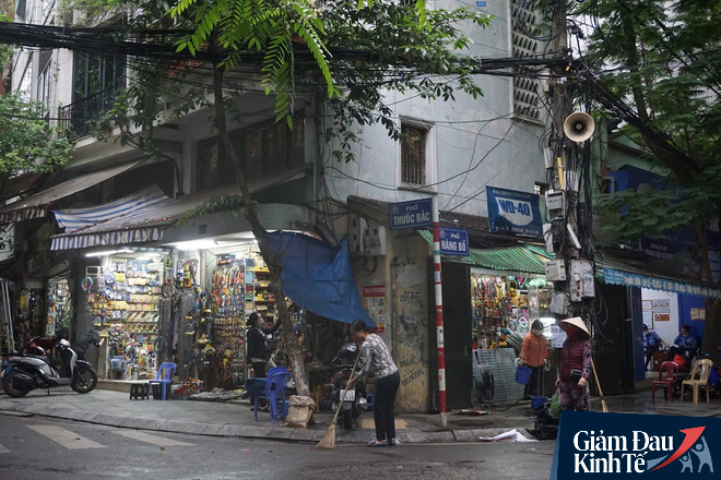 Hà Nội: Người dân háo hức đi ăn phở nhưng vẫn đỏ mắt không tìm thấy quán mở - Ảnh 11.