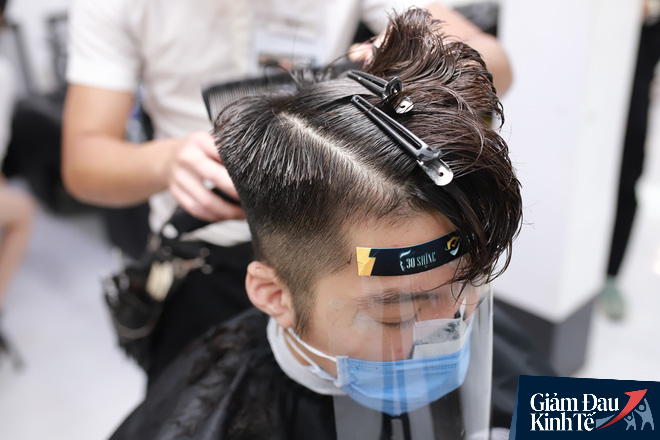 Sao tuyển Việt Nam cắt tóc lấy may trước đại chiến với Thái Lan  Thể thao