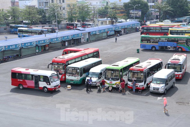 Hai bến xe lớn nhất Sài Gòn vắng hoe ngày đầu mở cửa trở lại - Ảnh 3.