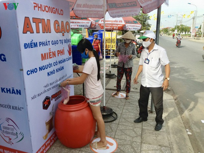 Những ATM gạo nghĩa tình giúp dân nghèo ở ĐBSCL vượt qua khốn khó - Ảnh 2.