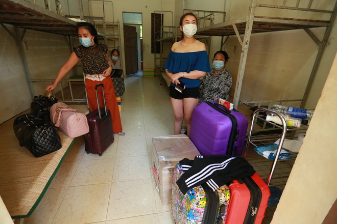 [TRỰC TIẾP] 930 người được về nhà sau 14 ngày cách ly tập trung tại Sài Gòn - Ảnh 2.