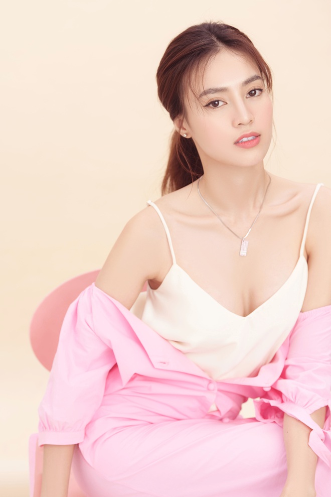 Ninh Dương Lan Ngọc khoe vai trần quyến rũ mừng tuổi mới - Ảnh 11. Ninh Dương Lan Ngọc khoe vai trần quyến rũ mừng tuổi mới - Ảnh 11.