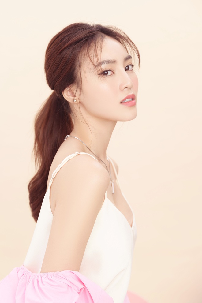Ninh Dương Lan Ngọc khoe vai trần quyến rũ mừng tuổi mới - Ảnh 10. Ninh Dương Lan Ngọc khoe vai trần quyến rũ mừng tuổi mới - Ảnh 10.