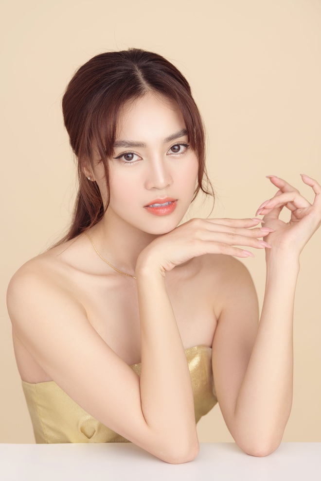 Ninh Dương Lan Ngọc khoe vai trần quyến rũ mừng tuổi mới - Ảnh 2. Ninh Dương Lan Ngọc khoe vai trần quyến rũ mừng tuổi mới - Ảnh 2.