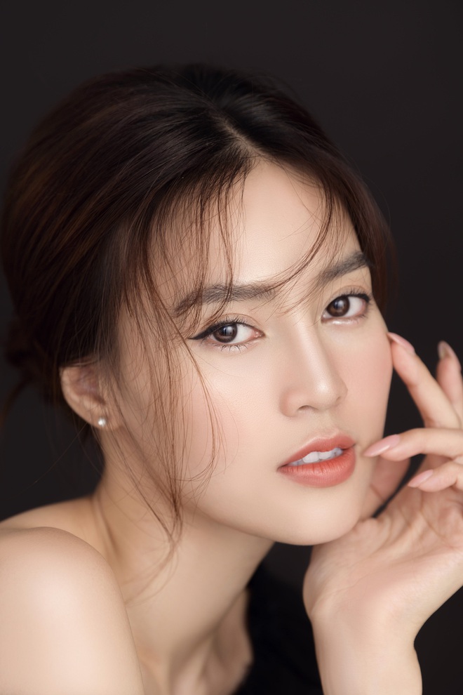 Ninh Dương Lan Ngọc khoe vai trần quyến rũ mừng tuổi mới - Ảnh 9. Ninh Dương Lan Ngọc khoe vai trần quyến rũ mừng tuổi mới - Ảnh 9.