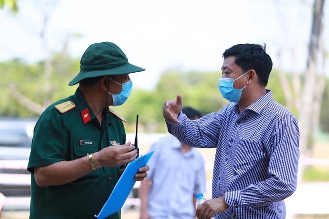 [TRỰC TIẾP] 930 người được về nhà sau 14 ngày cách ly tập trung tại Sài Gòn - Ảnh 1.