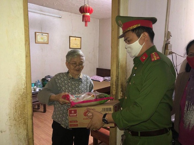 Quận Thanh Xuân: Chăm lo đời sống nhân dân góp phần phòng chống dịch Covid 19 - Ảnh 4.
