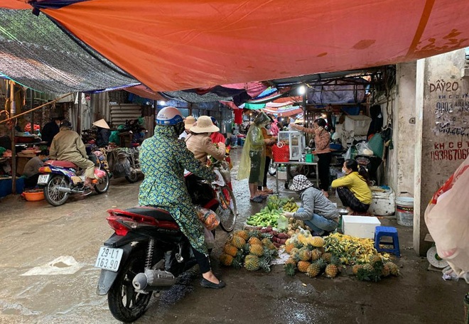 Người dân thích nghi, lực lượng chức năng tăng cường kiểm soát - Ảnh 3.