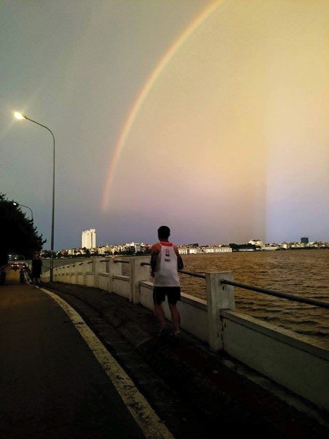 Không được ra đường vì dịch, chàng trai Hà Nội lên sân thượng chung cư hoàn thành quãng đường chạy marathon 42,8km - Ảnh 10.