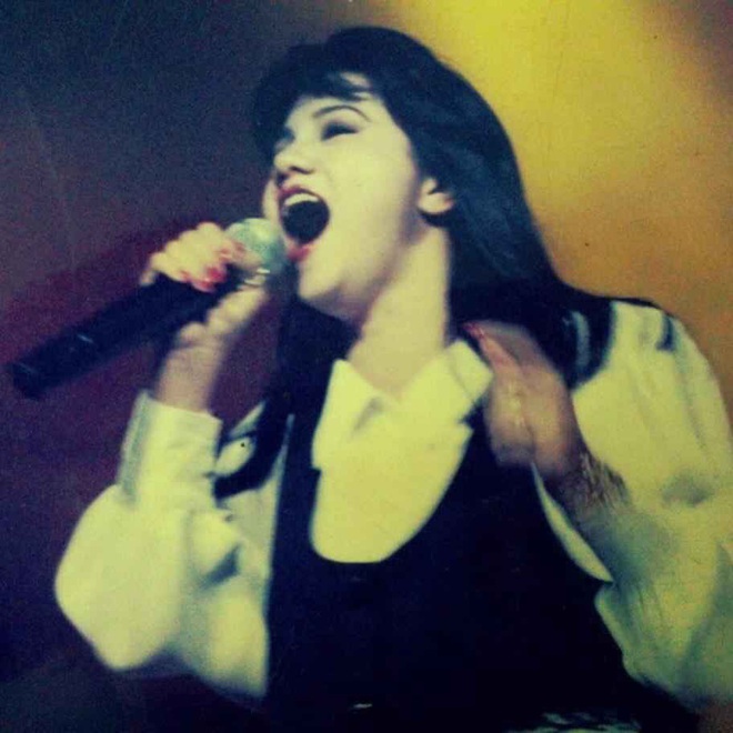 Nhan sắc 30 năm trước của nữ ca sĩ từng khiến bầu show xếp hàng, đặt cọc bằng vàng để mời đi hát - Ảnh 8.