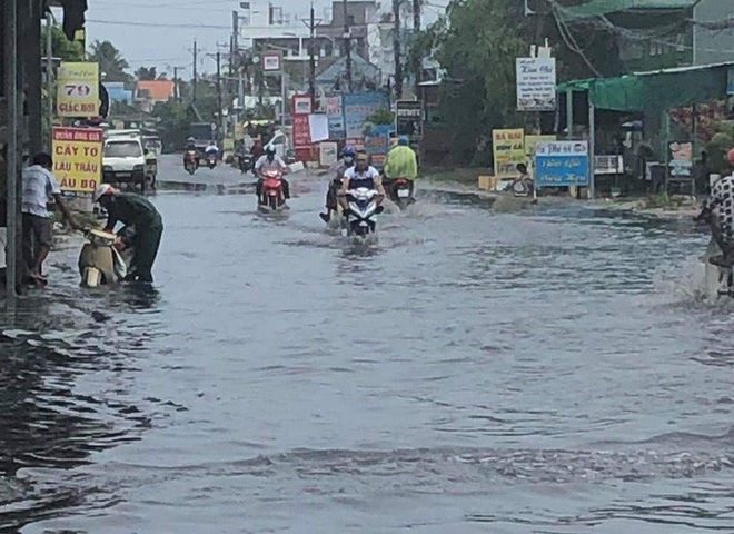  Mưa lớn nhiều giờ bất ngờ đổ xuống đảo ngọc Phú Quốc  - Ảnh 1.