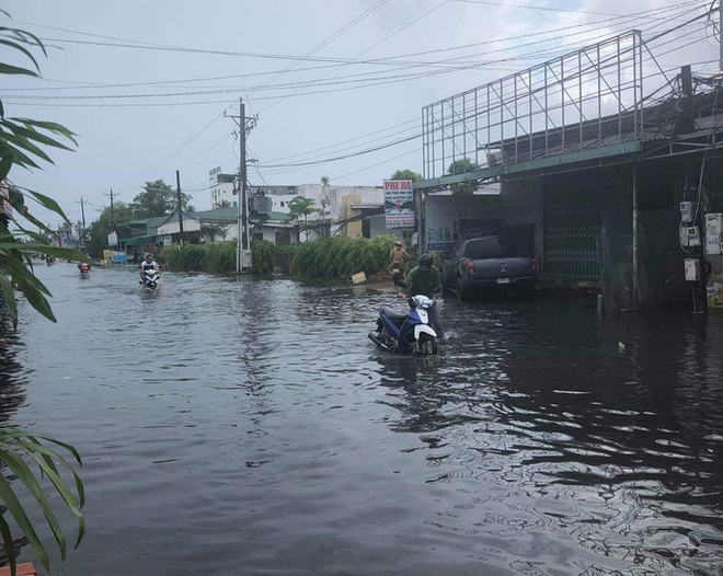  Mưa lớn nhiều giờ bất ngờ đổ xuống đảo ngọc Phú Quốc  - Ảnh 2.