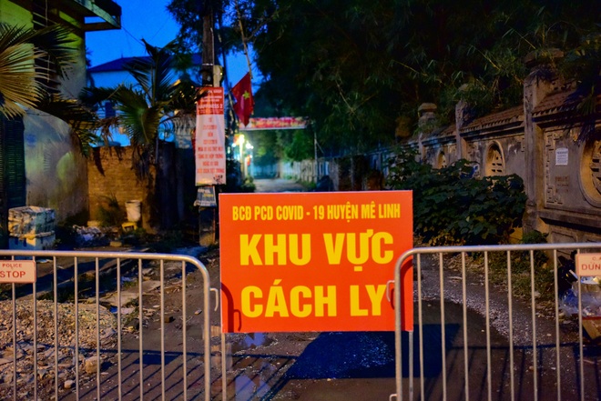 Những hình ảnh đầu tiên về thôn Hạ Lôi trong ngày đầu thực hiện lệnh phong tỏa; Chủ tịch Hà Nội nêu một lỗ hổng liên quan BN243 - Ảnh 5.