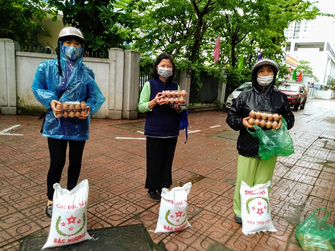 [Ảnh] Quận Ba Đình: Chung tay giúp người nghèo vượt qua đại dịch - Ảnh 4.