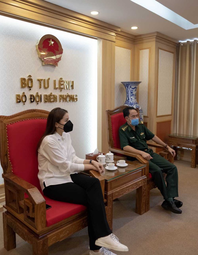 Sau hàng loạt sao Việt, Hoa hậu Kỳ Duyên cũng đã có hành động ý nghĩa này gửi tới các chiến sĩ biên phòng giữa mùa dịch - Ảnh 6.