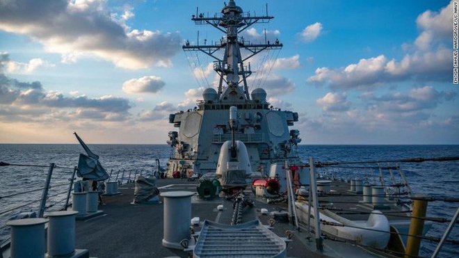 Cận cảnh các tàu chiến Mỹ thách thức Trung Quốc ở biển Đông - Ảnh 5.