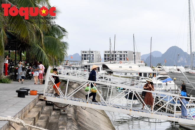 Biển Bãi Cháy đông trở lại, Quảng Ninh bắt đầu kích cầu đón khách du lịch sau Covid-19 - Ảnh 10.