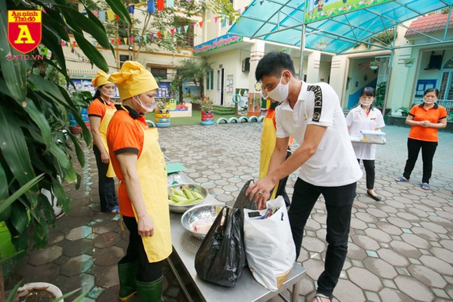 Diễn tập phương án đón trẻ mầm non, tiểu học trở lại trường - Ảnh 6.