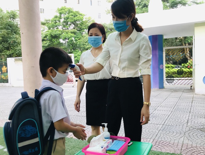 Chú trọng phòng, chống dịch Covid-19 trong ngày đầu trẻ mầm non, tiểu học trở lại trường - Ảnh 9.