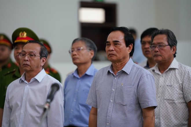 Bắt tạm giam 2 cựu Chủ tịch Đà Nẵng Trần Văn Minh, Văn Hữu Chiến tại tòa để thi hành án, Phan Văn Anh Vũ 25 năm tù - Ảnh 3.