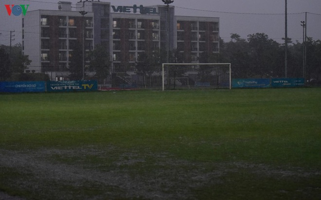 Văn Quyết tỏa sáng trong trận đấu dang dở của Hà Nội FC và Viettel - Ảnh 9.