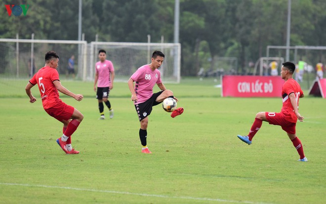 Văn Quyết tỏa sáng trong trận đấu dang dở của Hà Nội FC và Viettel - Ảnh 10.