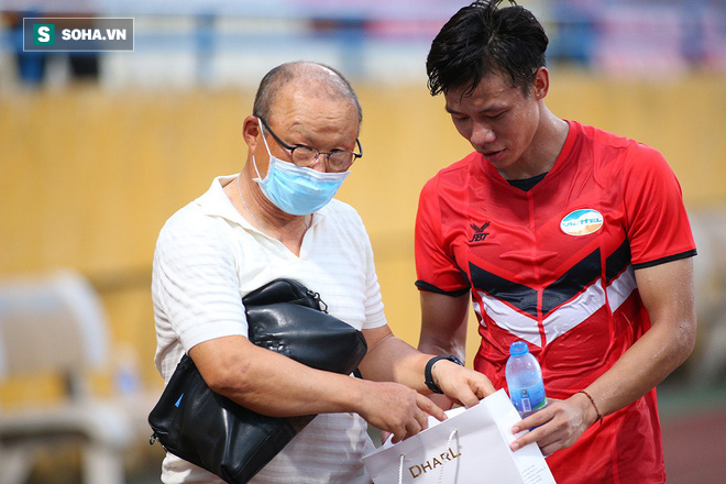 HLV Park Hang-seo tặng món quà bất ngờ cho Quế Ngọc Hải, Viettel bại dưới tay Hà Nội FC - Ảnh 7.