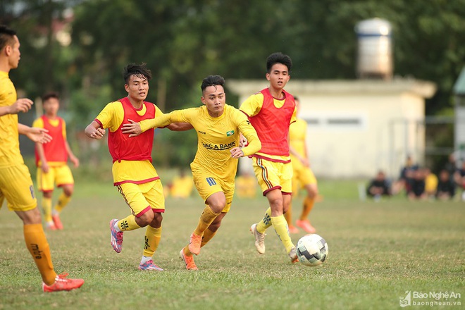 HLV Nguyễn Thành Vinh: ‘Sông Lam Nghệ An có duyên với cách đá phân hạng’ - Ảnh 2.