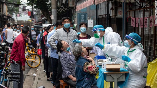 Chuyên gia dịch tễ hàng đầu TQ trả lời về COVID-19: Ban đầu, giới chức Vũ Hán không muốn nói ra sự thật - Ảnh 1.