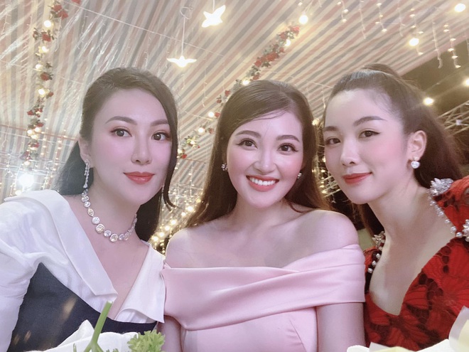 Cô dâu 200 cây vàng ở Nam Định thon gọn ngoạn mục so với lúc bầu, khoe nhan sắc lộng lẫy trong bữa tiệc của con gái đầu lòng - Ảnh 10.