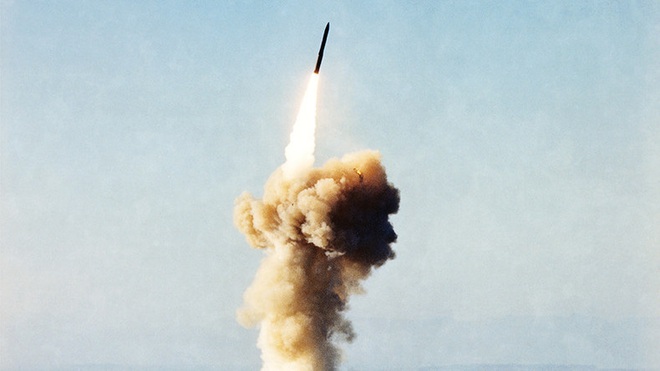 Mỹ đang chế tạo loại tên lửa gì mà Bộ trưởng QP Nga Shoigu phải biến sắc? - Ảnh 1.
