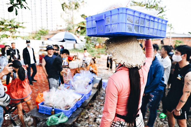 Cát Thy - Nhờ cái miệng quá duyên mà trở thành Diva với hàng bánh tráng trộn nổi nhất Sài Gòn, mỗi ngày có hàng trăm người đến tìm để quay hình, chụp ảnh - Ảnh 25.