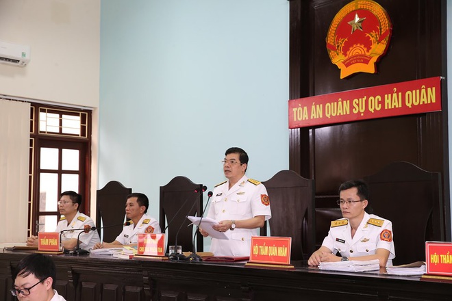 Út trọc lĩnh 20 năm tù; Đô đốc Nguyễn Văn Hiến 4 năm tù, tịch thu vào ngân sách hơn 1000 tỷ đồng - Ảnh 1.
