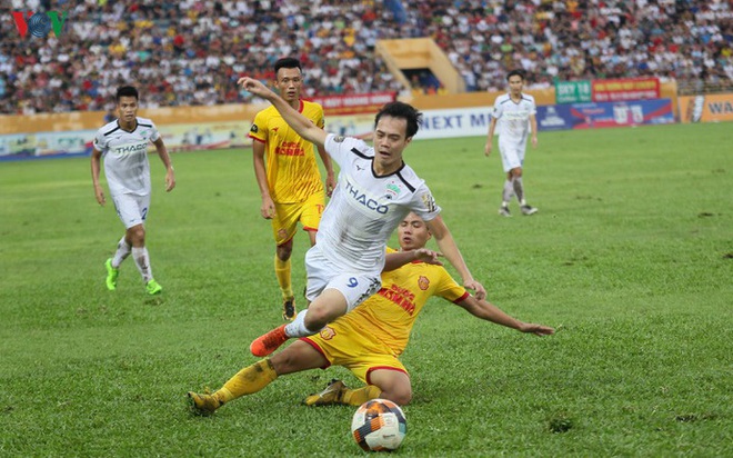 HAGL nguy cơ ôm hận vì cầu thủ thứ 12 của Nam Định - Ảnh 2.
