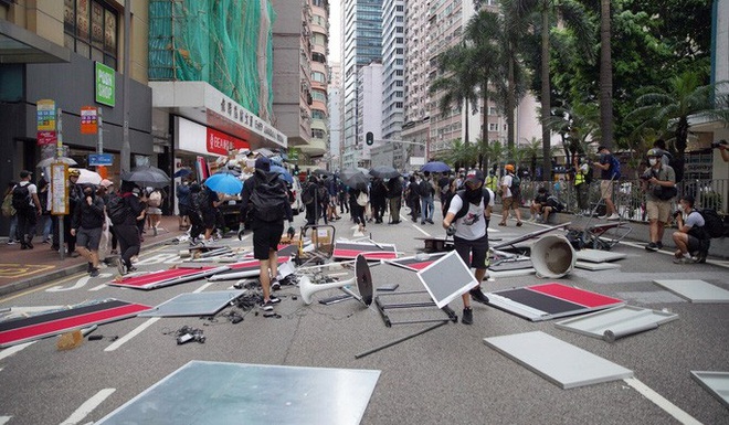 Người Hồng Kông biểu tình phản đối dự luật an ninh - Ảnh 1.