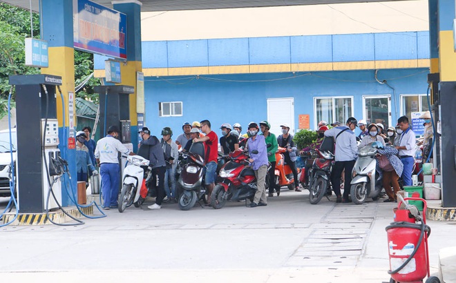 Giá xăng chính thức tăng mạnh kể từ 15h chiều nay Giá xăng chính thức tăng mạnh kể từ 15h chiều nay
