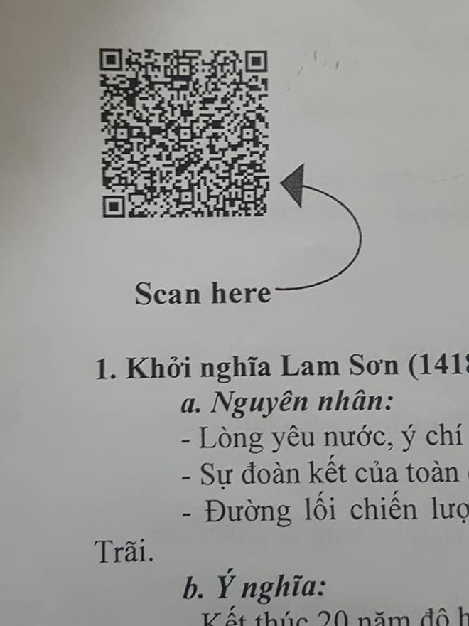 Giáo viên phát đề cương ôn tập chẳng hiểu lại để mã QR làm gì, học trò scan nhận về kết quả đọc vào là nhột - Ảnh 1.