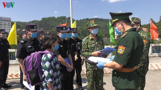 Thanh tra toàn diện vụ mua máy xét nghiệm giá 7,2 tỷ đồng ở Quảng Nam; tiếp nhận 30 công dân qua TQ lao động “chui” về nước - Ảnh 1.