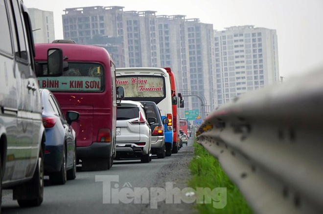 Cao tốc Pháp Vân tê liệt sau kỳ nghỉ lễ dài ngày - Ảnh 7.