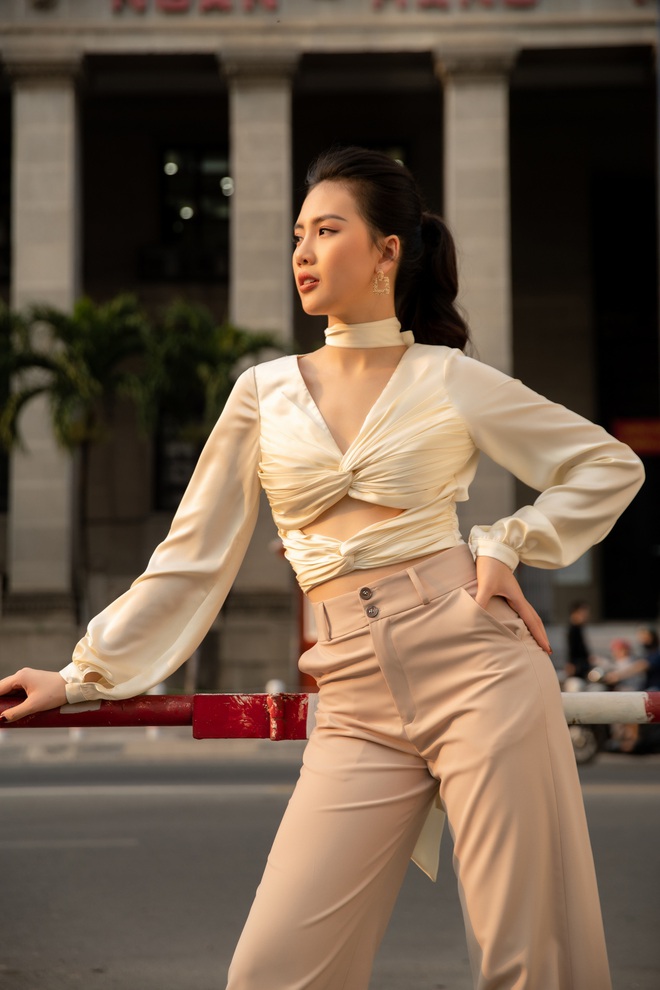 Siêu mẫu Quỳnh Hoa khoe khéo lưng trần và vòng eo 54 cm - Ảnh 3.