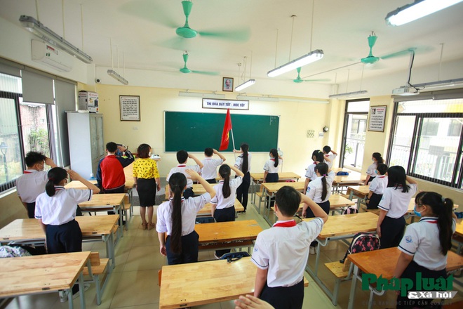 Tiết chào cờ đặc biệt tại trường THCS Khương Đình trong ngày đầu đi học trở lại - Ảnh 3.