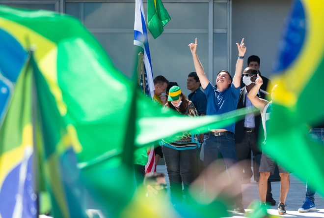 Tại ổ dịch COVID-19 lớn nhất Mỹ-Latinh: TT Brazil vẫn dẫn đầu phong trào biểu tình phản đối cách ly xã hội - Ảnh 2.