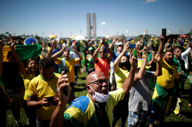 Tại ổ dịch COVID-19 lớn nhất Mỹ-Latinh: TT Brazil vẫn dẫn đầu phong trào biểu tình phản đối cách ly xã hội - Ảnh 3.