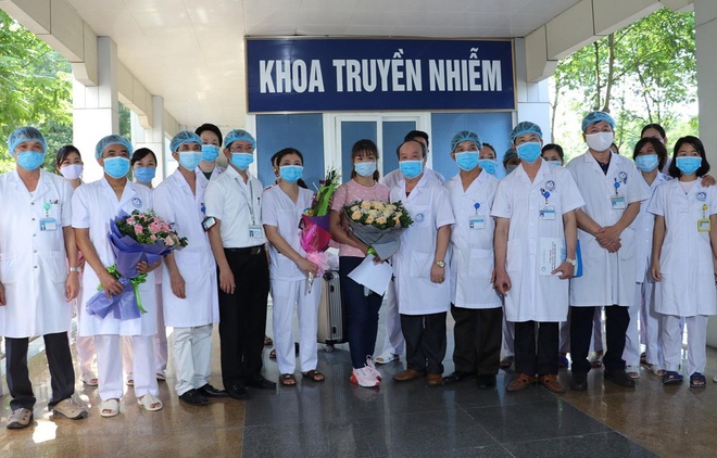 Bệnh nhân 271 từng dương tính trước khi bay sang Việt Nam; Diễn biến mới nhất về sức khoẻ 3 bệnh nhân mắc COVID-19 nặng - Ảnh 1.