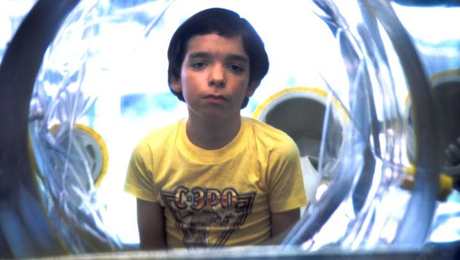 Bubble Boy: Câu chuyện bi thương về cậu bé sống cả cuộc đời trong bong bóng vì một căn bệnh hiếm gặp - Ảnh 3.